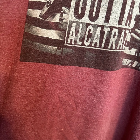 Straight Outta Alcatraz Graphic T-Shirt Birdman and Capone Size Large - Picture 3 of 5